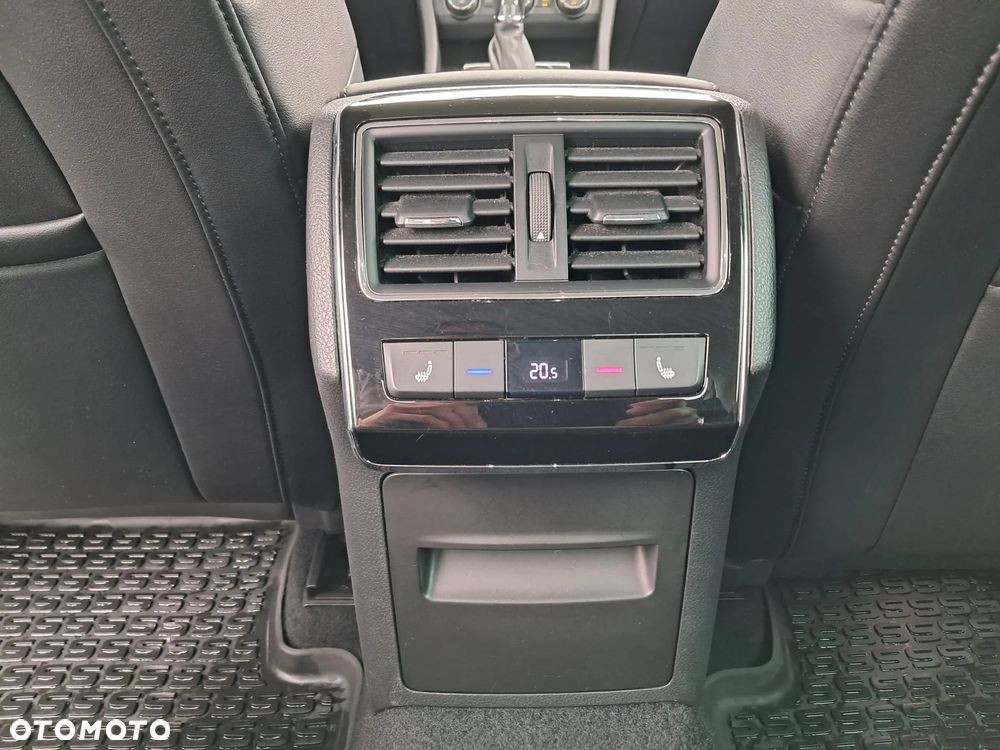 Skoda Superb 2.0 TDI L&K DSG - 32