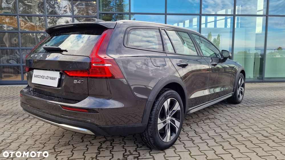Volvo V60 Cross Country - 4