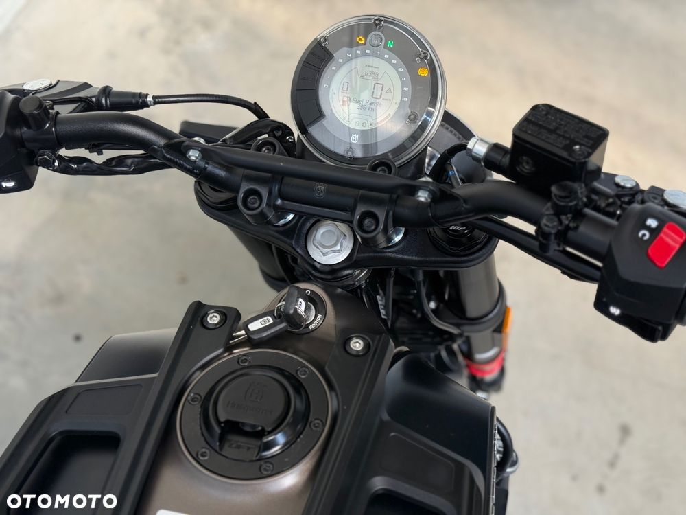 Husqvarna Svartpilen - 22