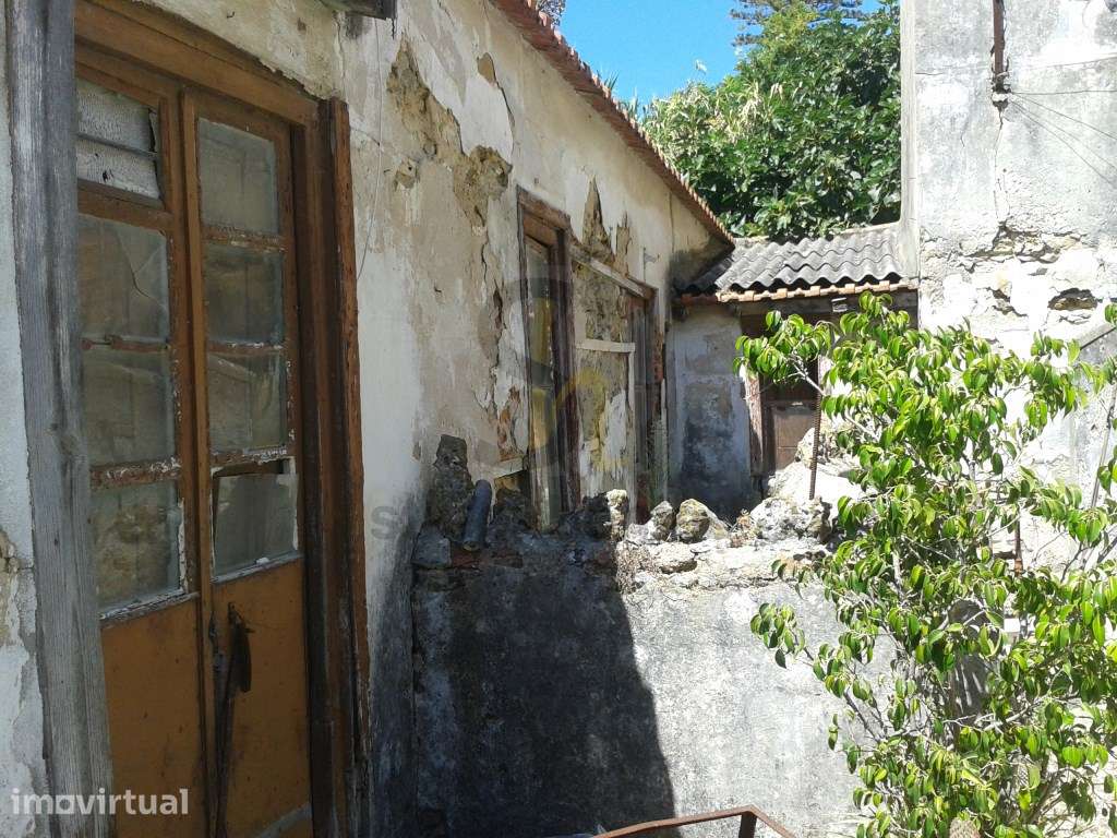 Edificio com terreno para recuperar no centro de Carcavelos - Grande imagem: 5/7