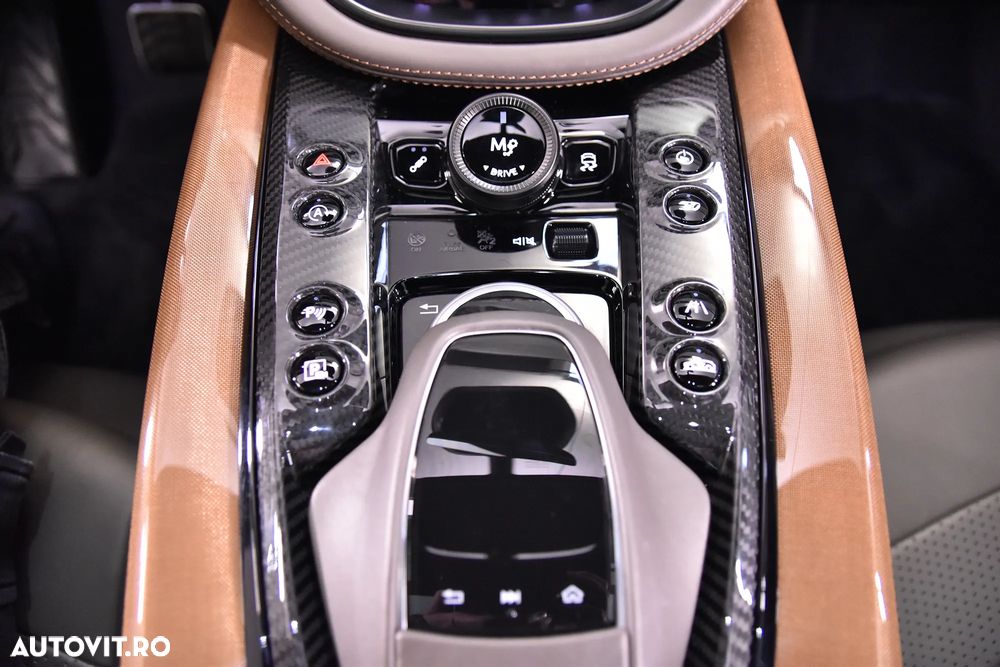 Aston Martin DBX - 18