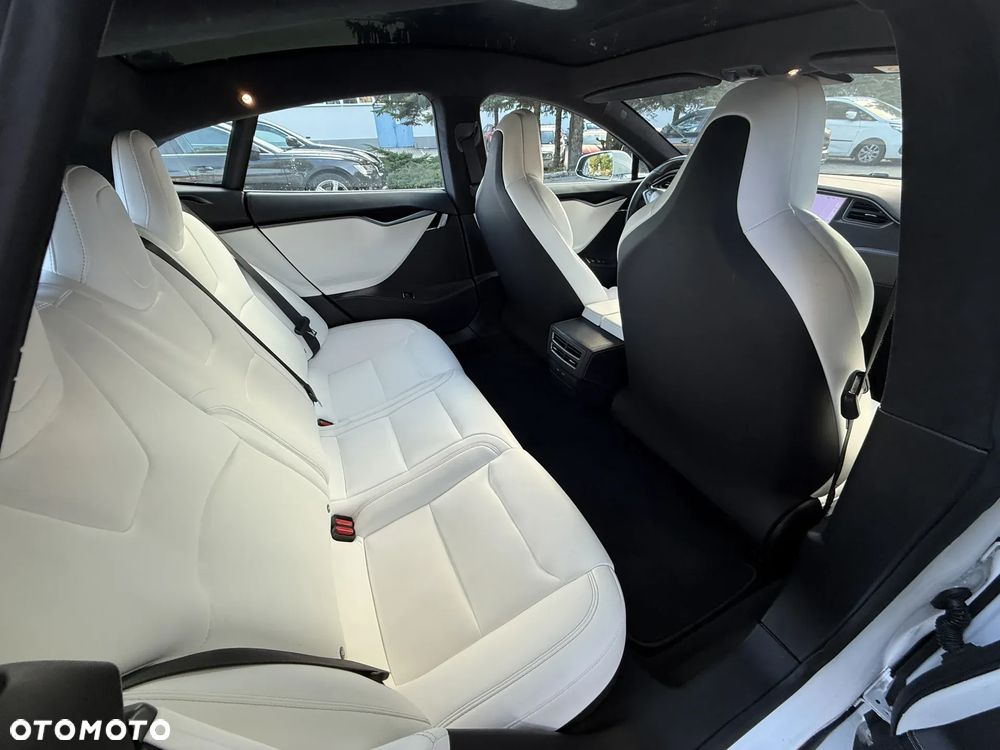 Tesla Model S - 11