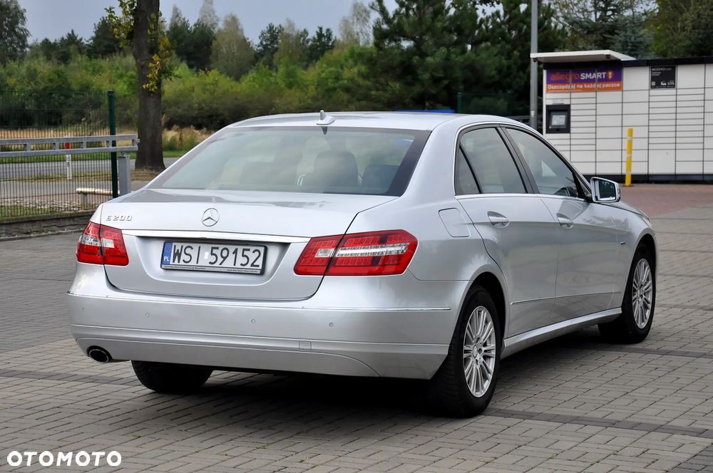 Mercedes-Benz Klasa E 250 CGI BlueEFFICIENCY 7G-TRONIC Elegance - 13