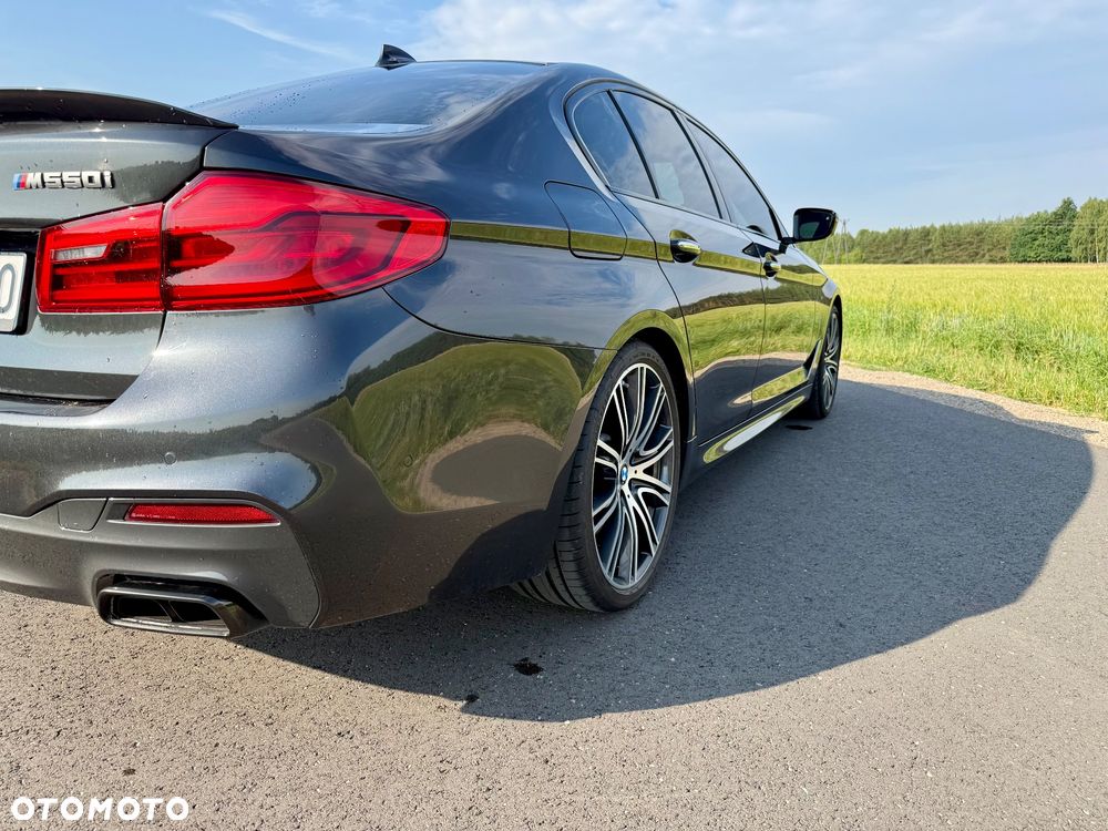 BMW Seria 5 M550i xDrive - 13