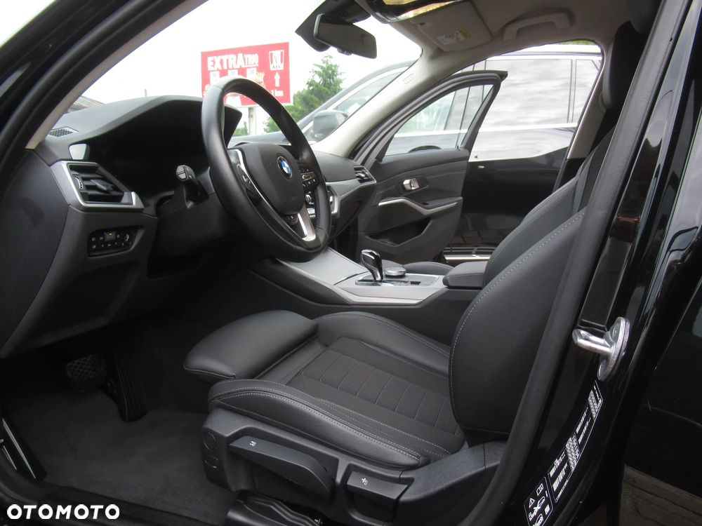 BMW Seria 3 330i xDrive - 6