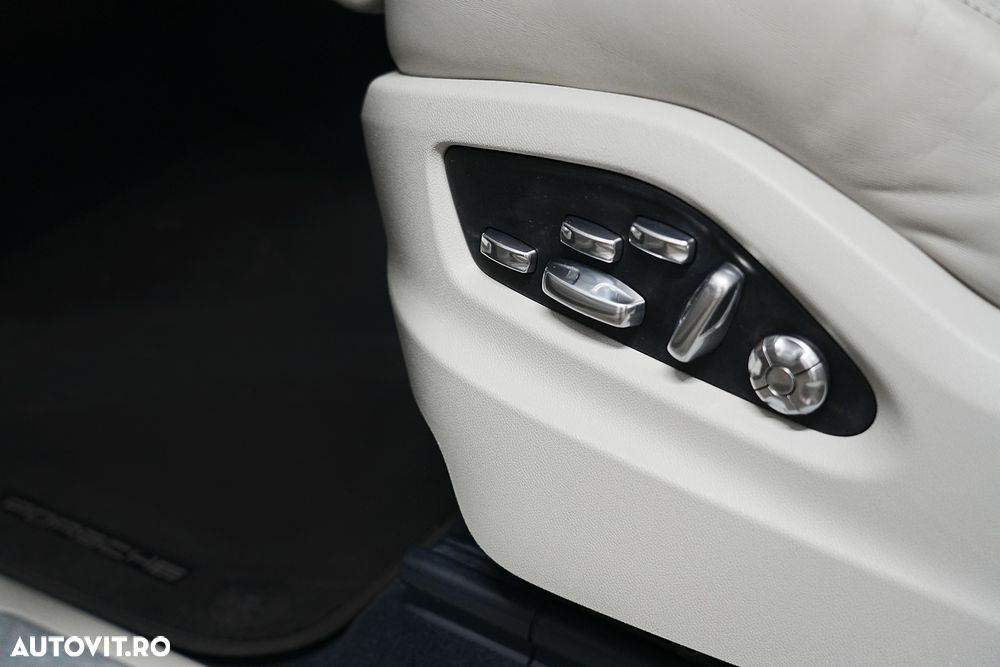 Porsche Cayenne - 12