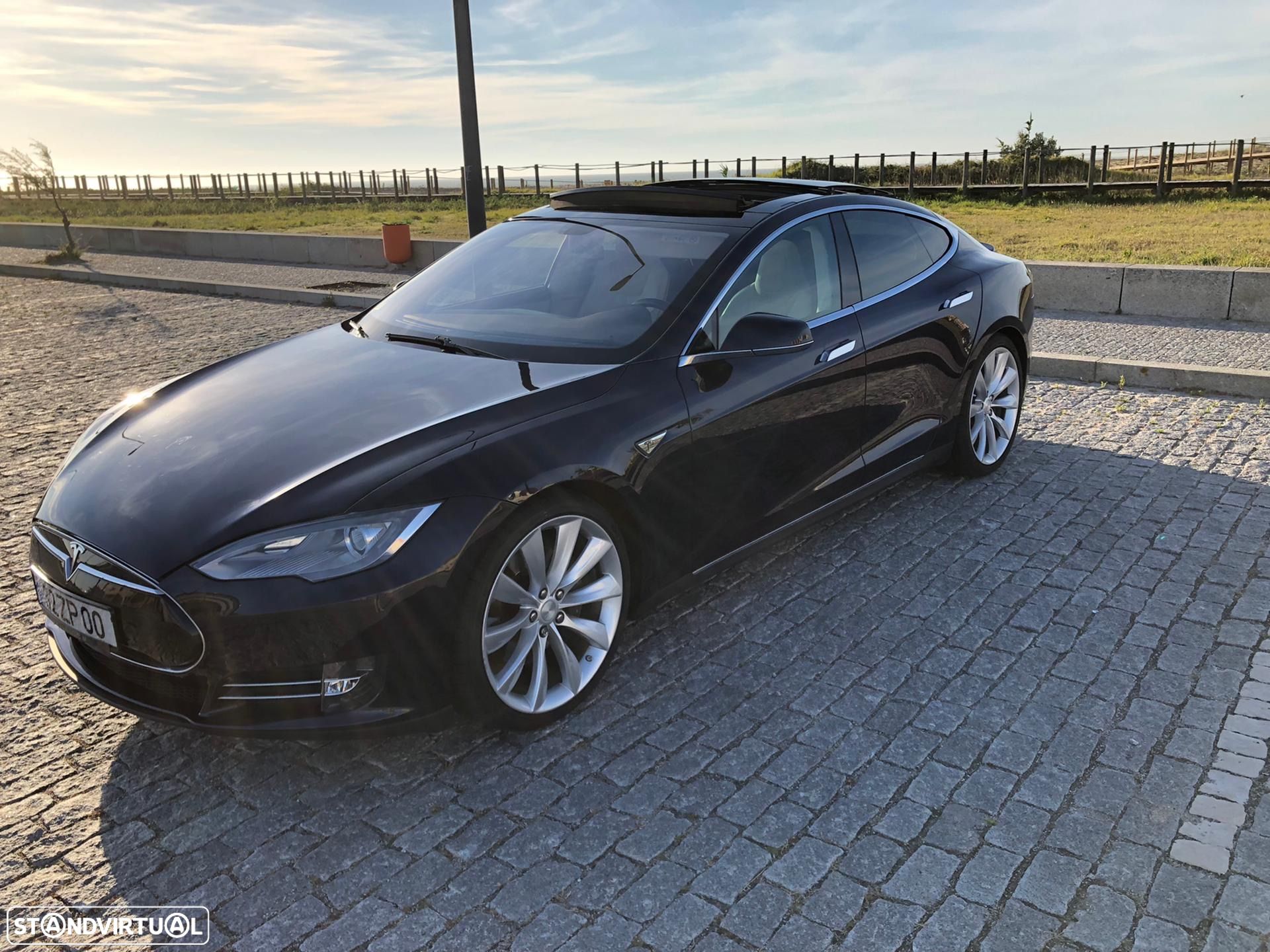 Tesla Model S - 1