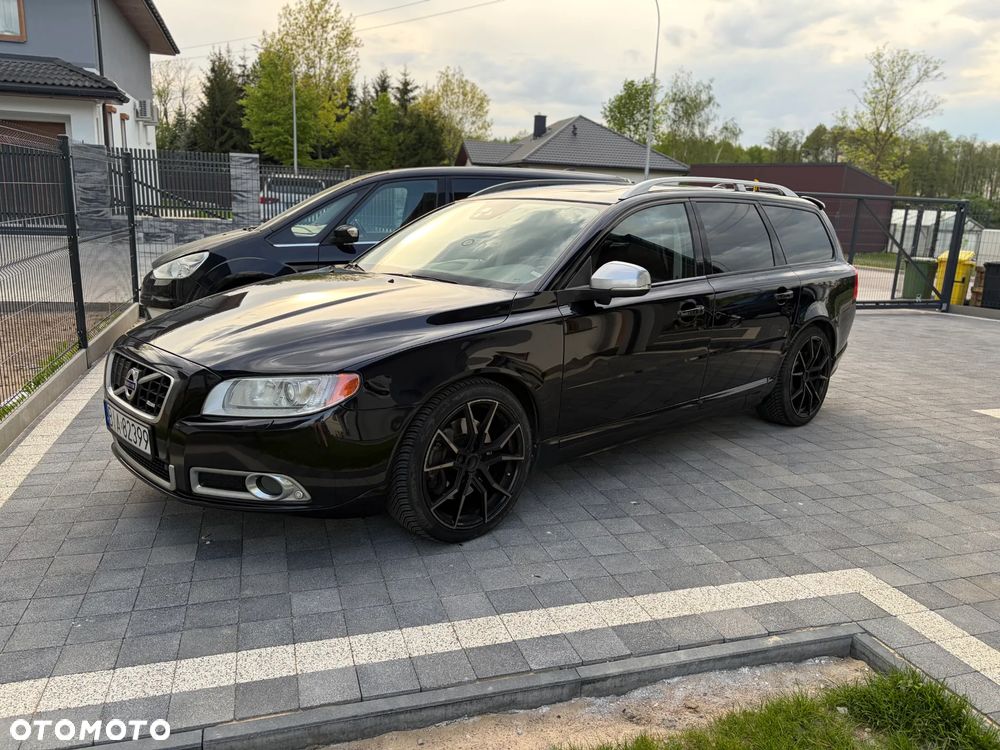 Volvo V70 D5 AWD R-Design - 1