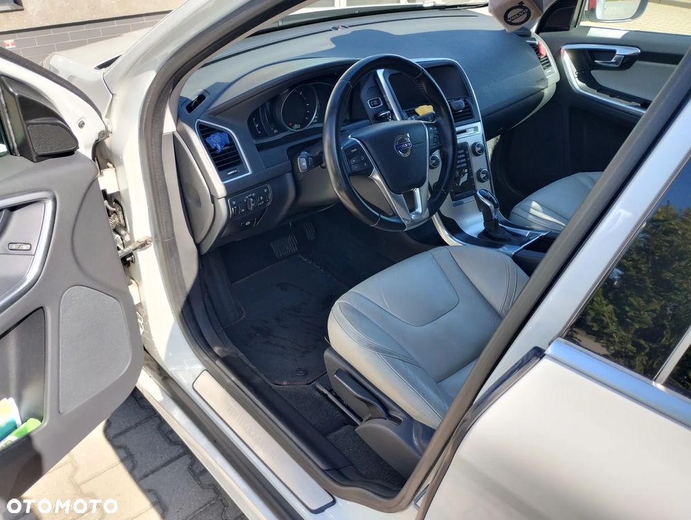 Volvo XC 60 D3 Drive-E Ocean Race - 11