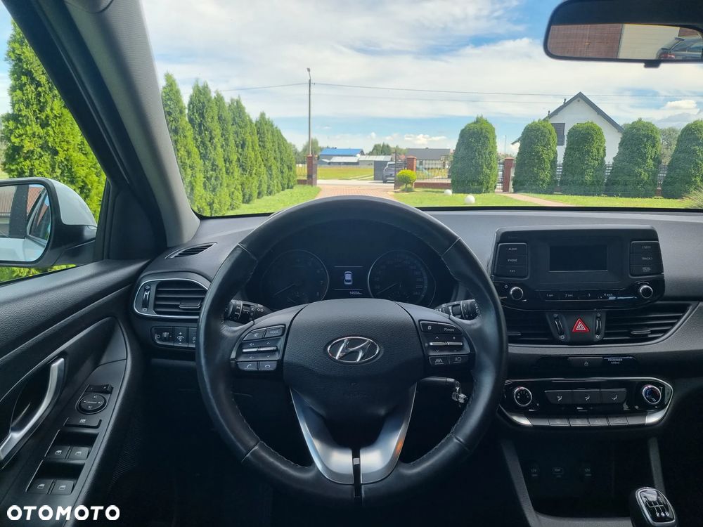 Hyundai i30 1.5 DPI Classic + - 16