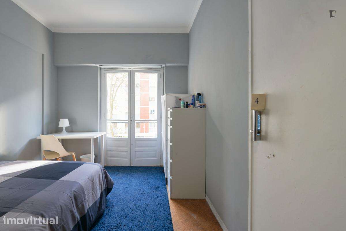 Quarto - localizado em Benfica Lisbon - Grande imagem: 2/26