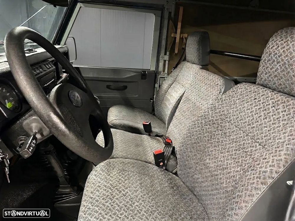 Land Rover Defender 90 2.5 Td5 Soft Top - 7