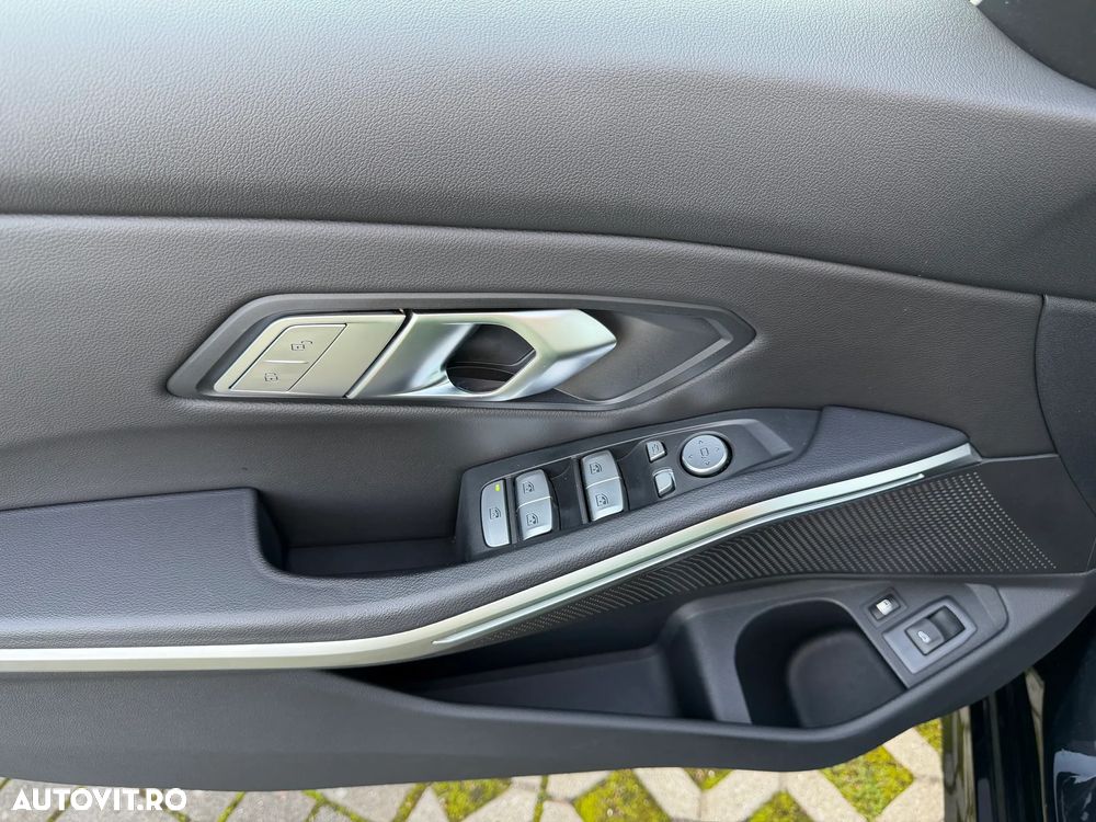 BMW Seria 3 330e xDrive Aut. Sport Line - 14