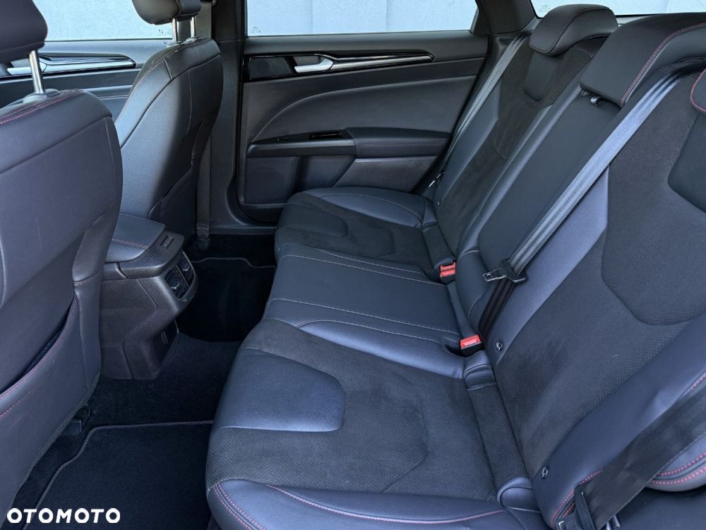 Ford Mondeo - 32