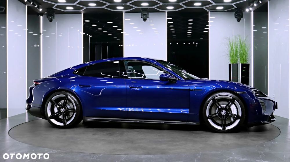 Porsche Taycan Turbo Sport Turismo - 11