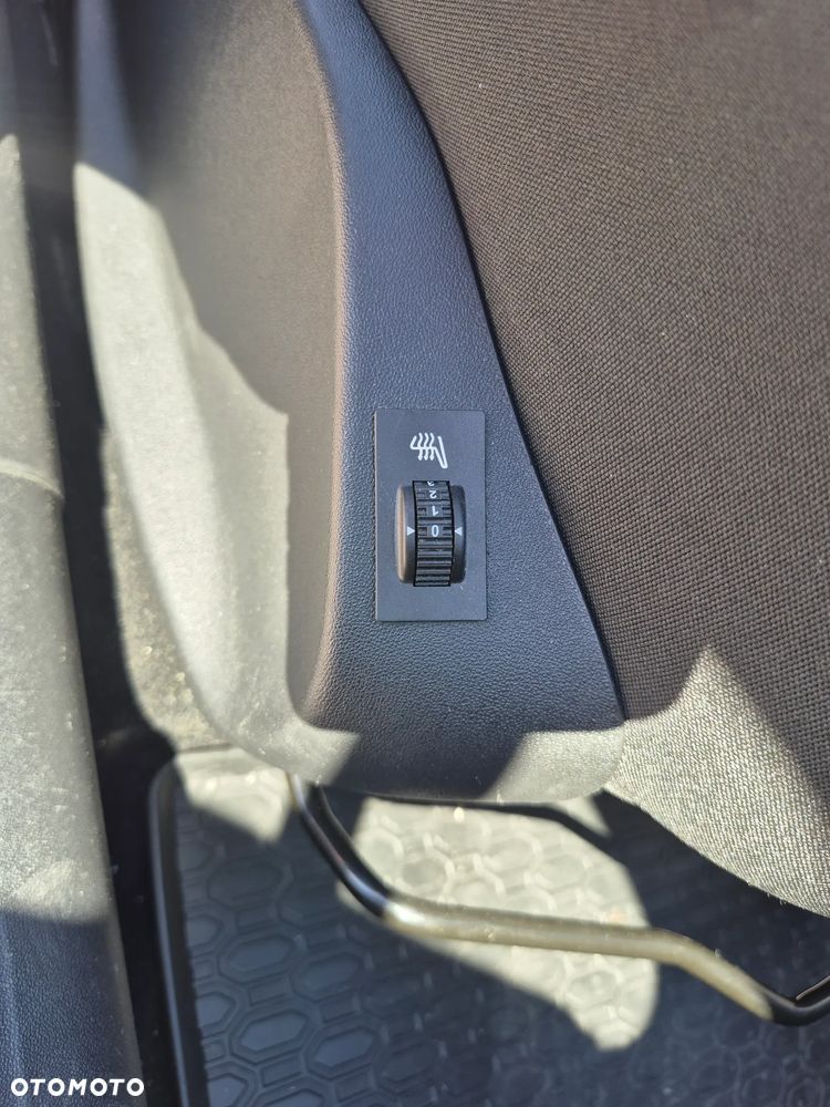 Peugeot 208 - 25