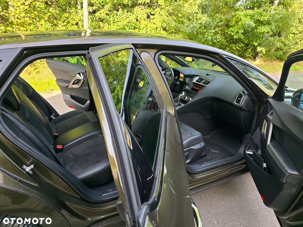 Citroën DS5 THP 155 SoChic - 19