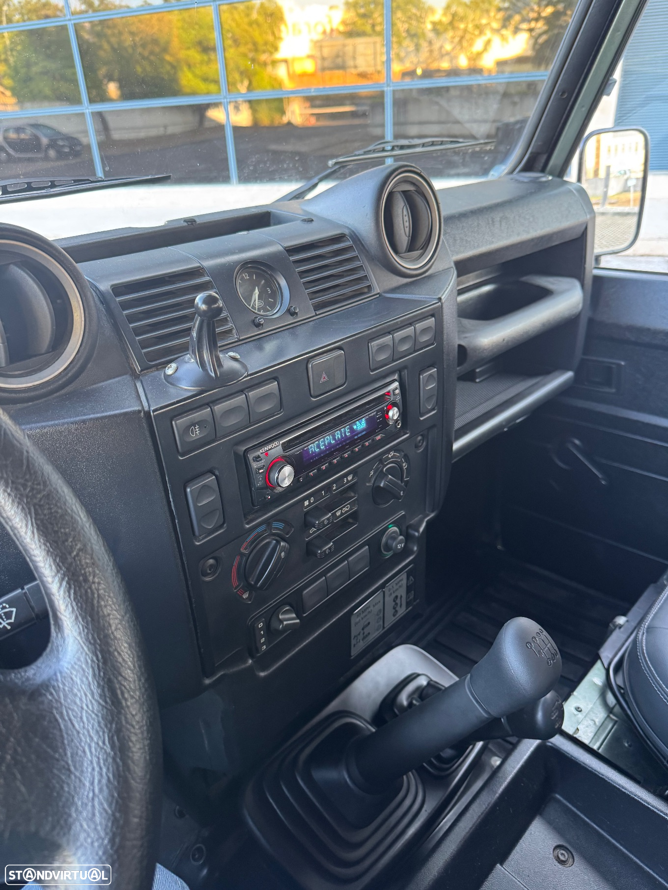Land Rover Defender 90 SW 2.4 CRD S - 20