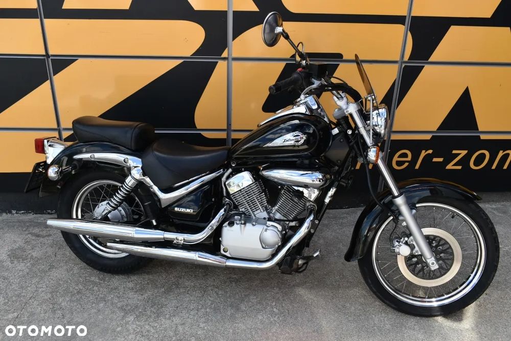 Suzuki Intruder - 3