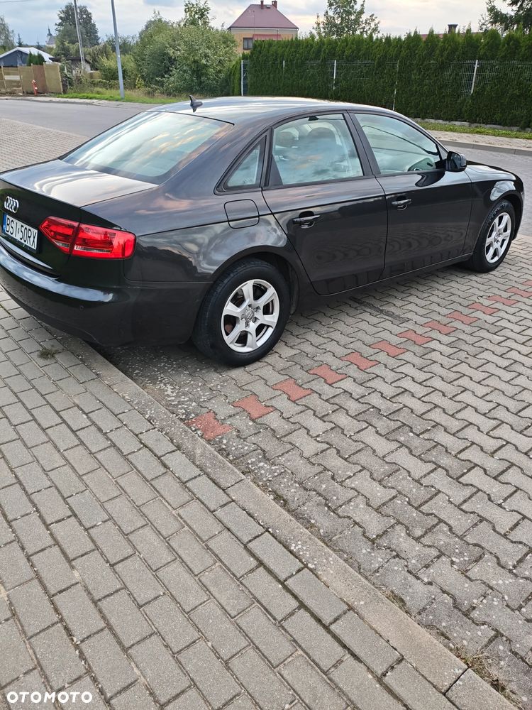 Audi A4 Limousine - 8