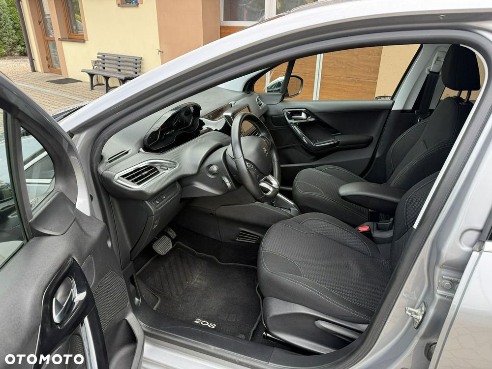 Peugeot 208 - 24