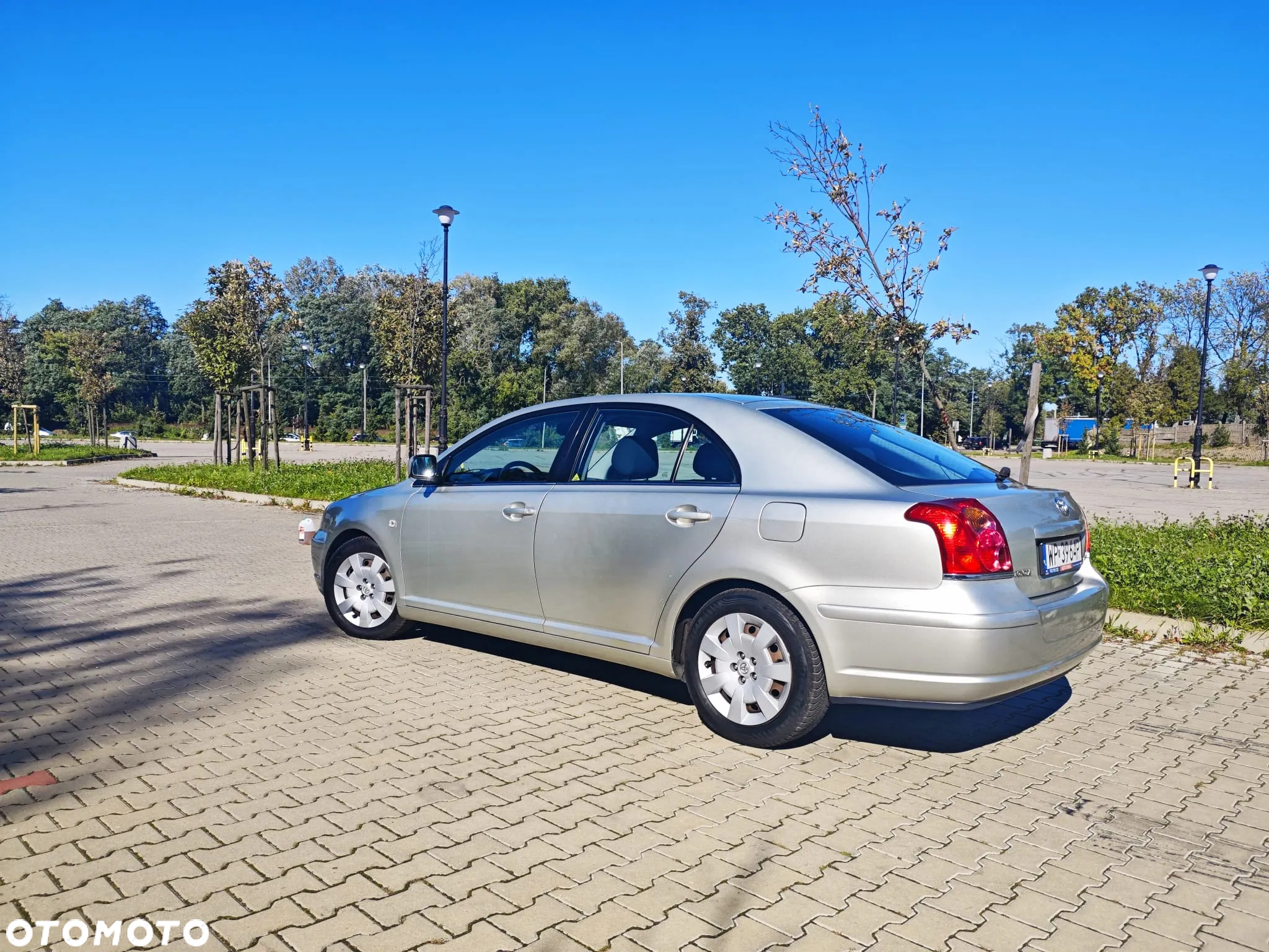 Toyota Avensis 1.8 VVT-i Terra Plus - 16