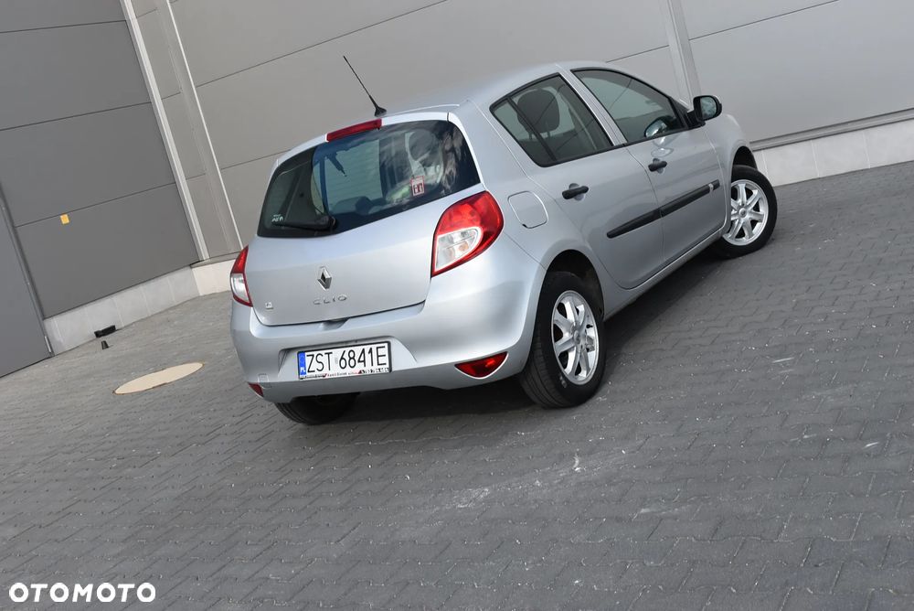 Renault Clio - 23