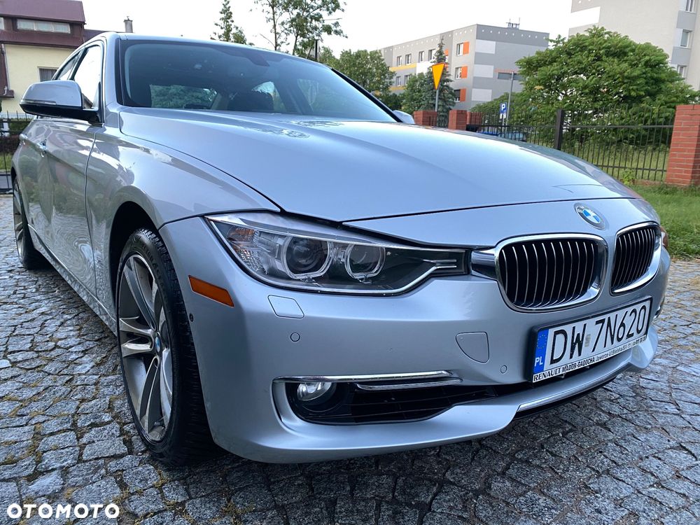 BMW Seria 3 335i Luxury Line