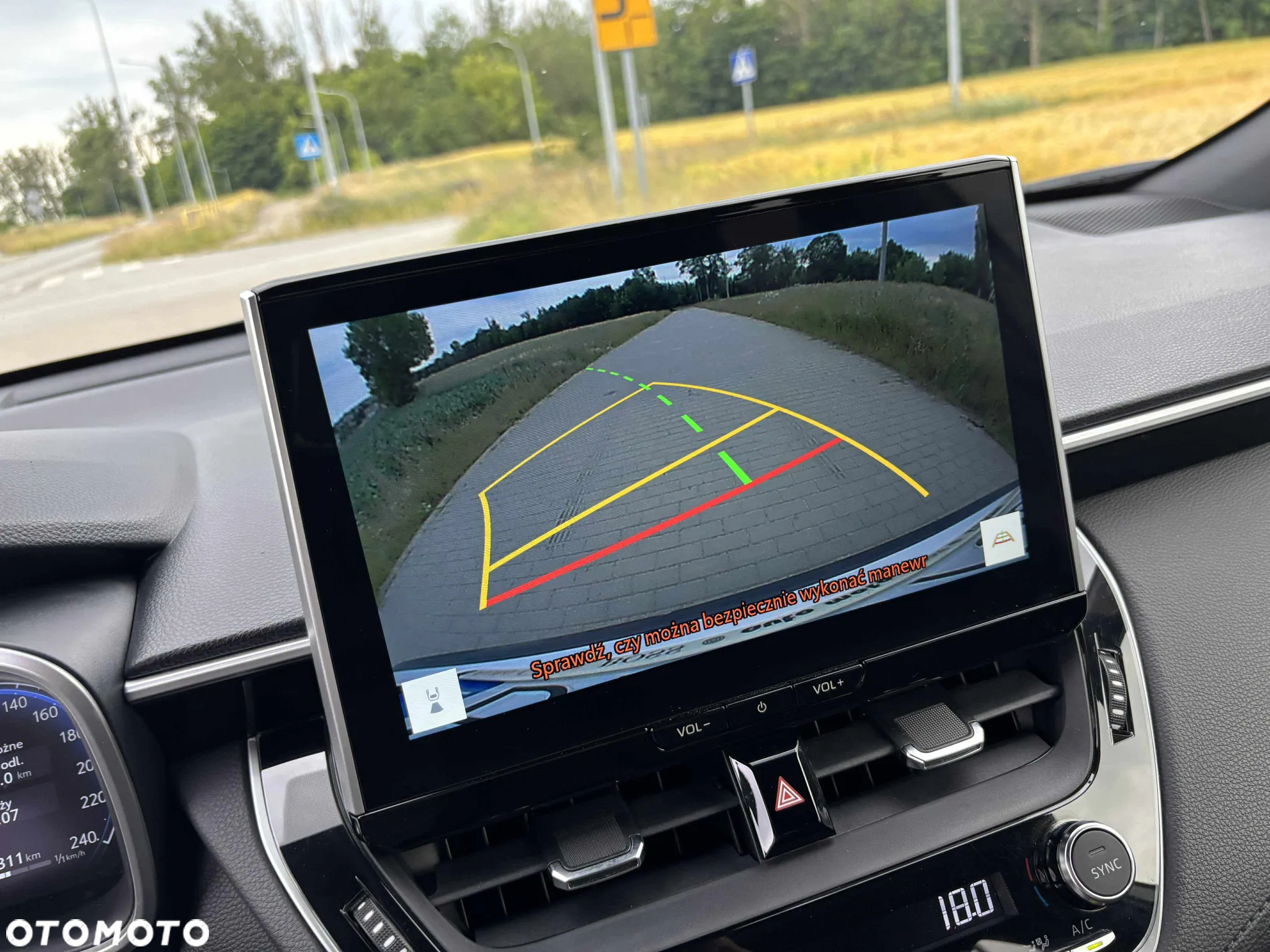 Toyota Corolla Cross 2.0 Hybrid Executive AWD - 13