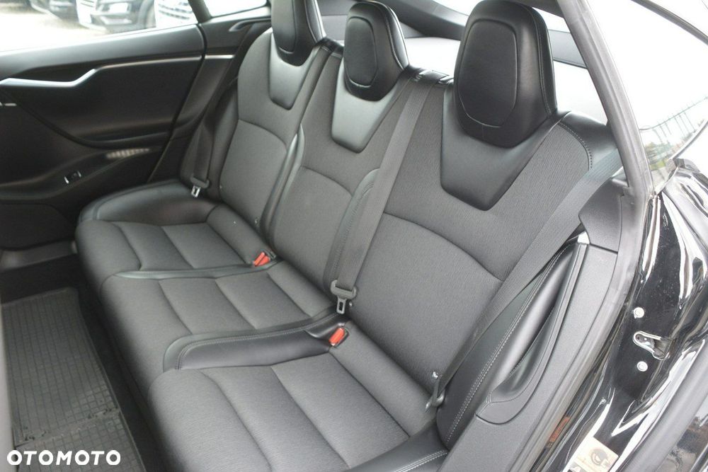 Tesla Model S - 31