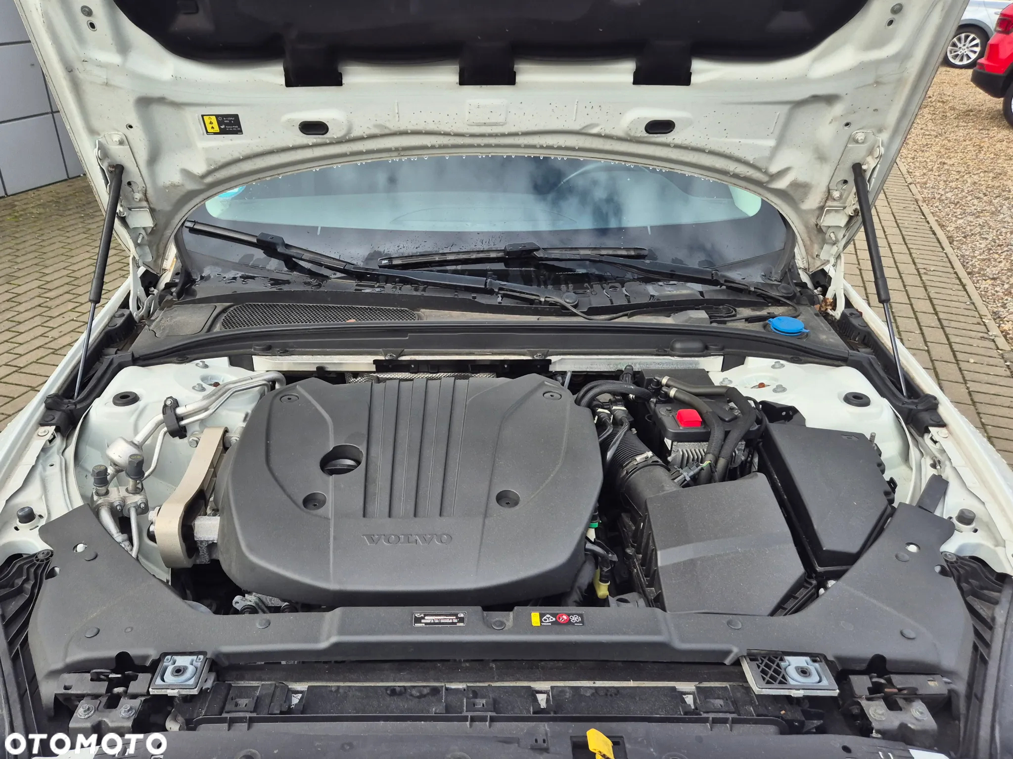 Volvo V60 B3 B DKG Momentum - 32