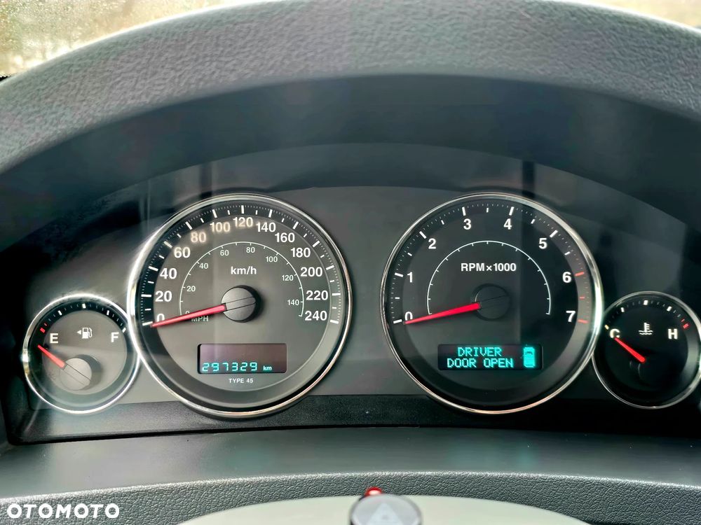 Jeep Grand Cherokee - 16