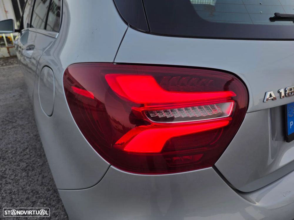 Mercedes-Benz A 180 AMG Line - 19