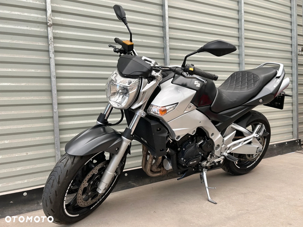 Suzuki GSR