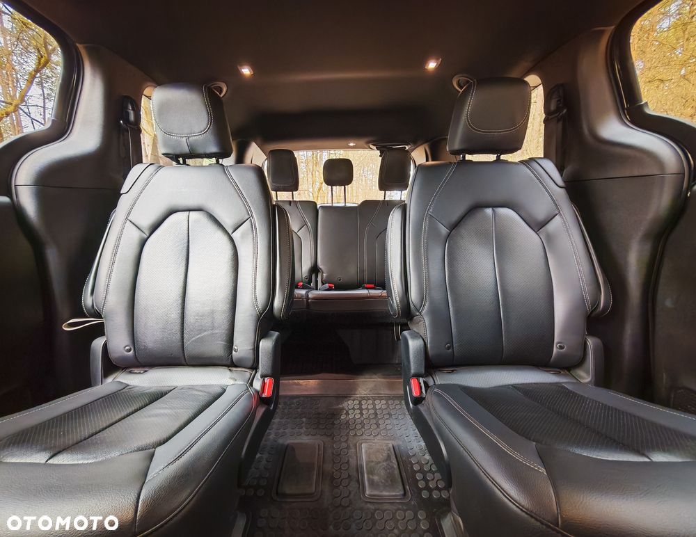 Chrysler Pacifica - 5