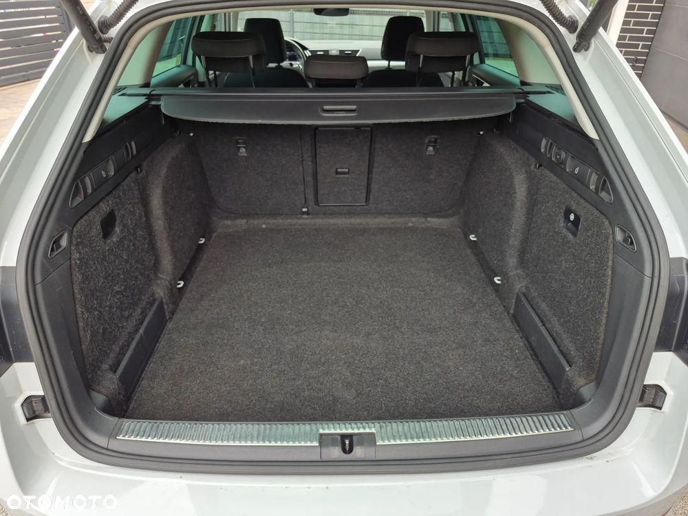 Skoda Superb 2.0 TDI SCR Ambition DSG - 9