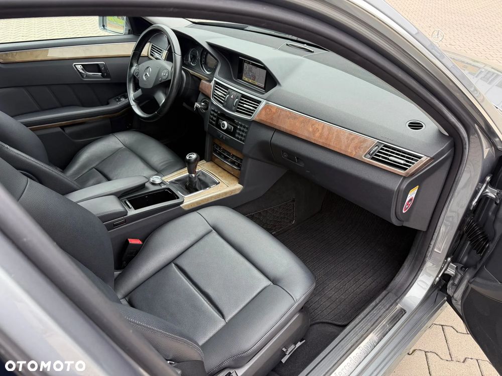 Mercedes-Benz Klasa E 200 CDI BlueEff - 24