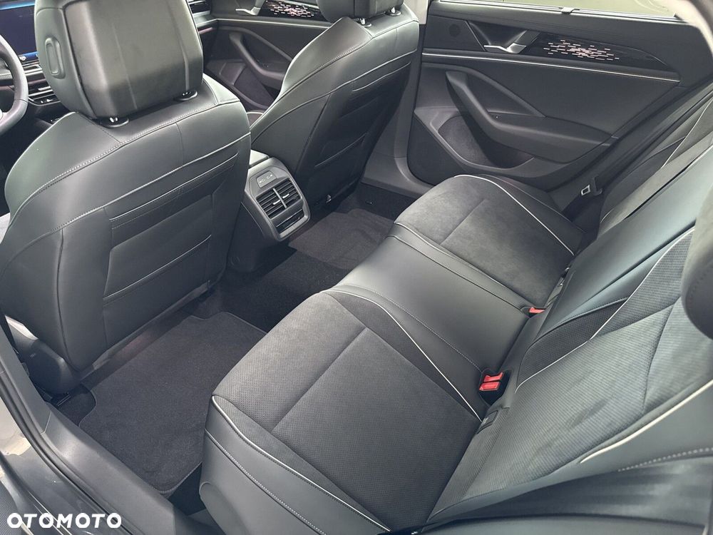 Volkswagen Passat Variant 2.0 TDI EVO Elegance DSG - 13