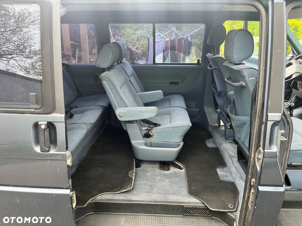 Volkswagen Multivan - 17