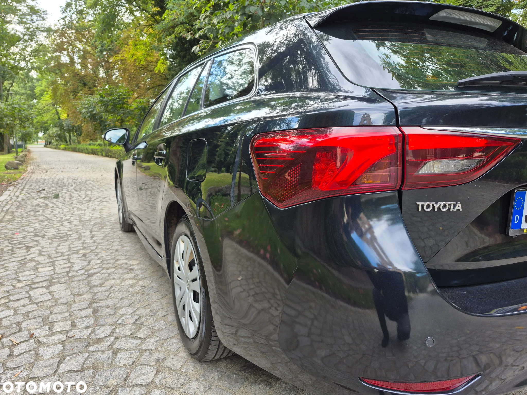 Toyota Avensis Combi 1.8 Comfort - 11
