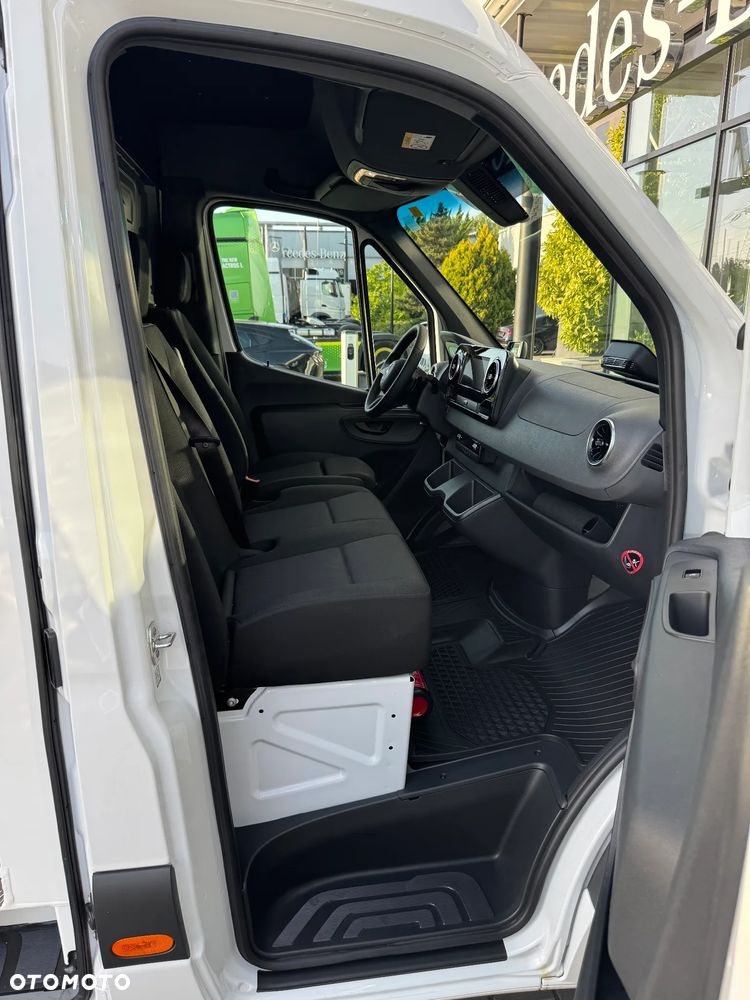 Mercedes-Benz Sprinter - 20
