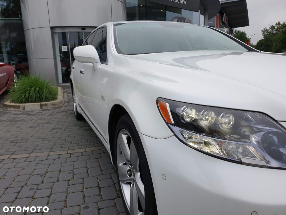 Lexus LS 600h Elegance - 23