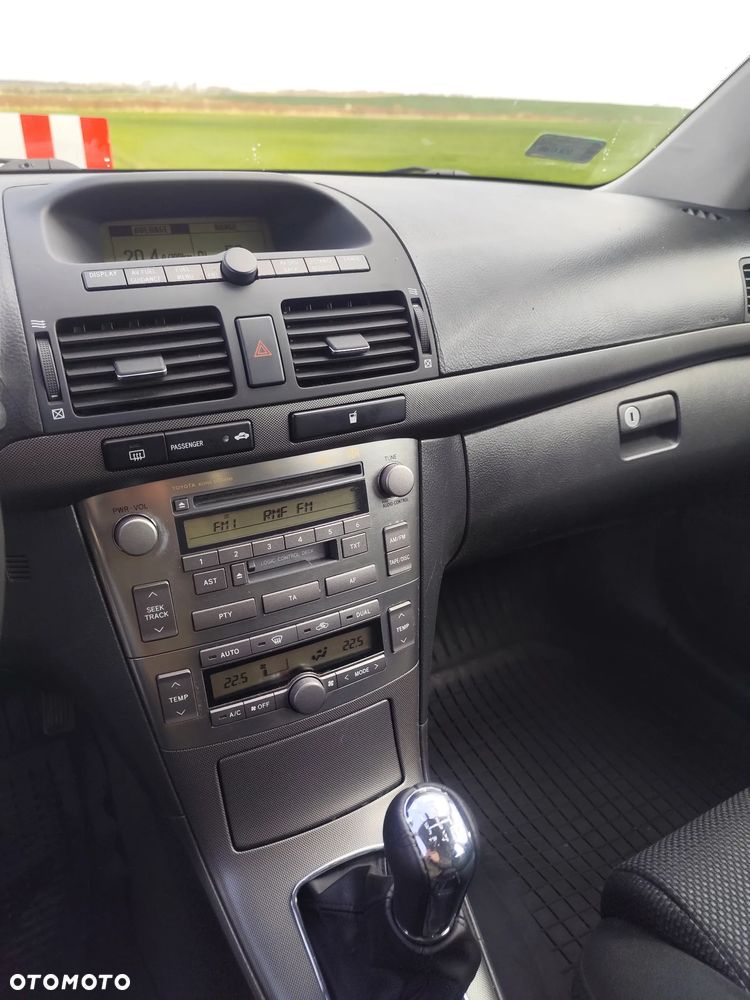 Toyota Avensis 1.8 VVT-i Luna - 16