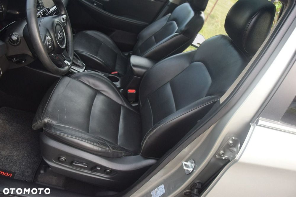 Kia Carens - 37