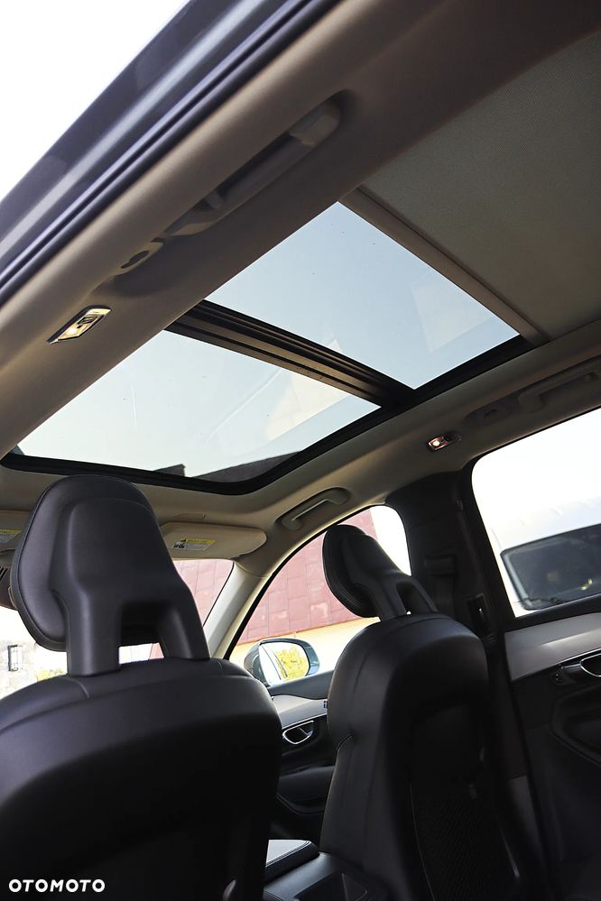 Volvo XC 90 T5 AWD Momentum - 24