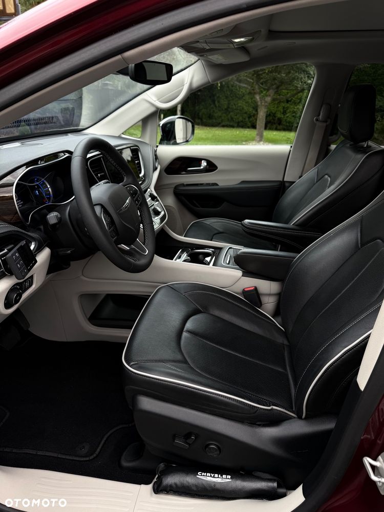 Chrysler Pacifica - 12
