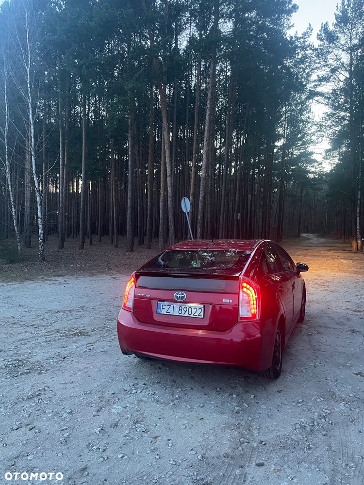 Toyota Prius (Hybrid) - 3