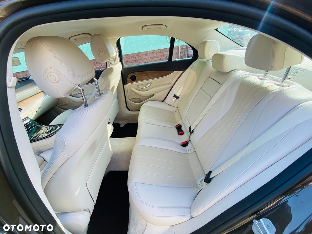 Mercedes-Benz Klasa E - 9