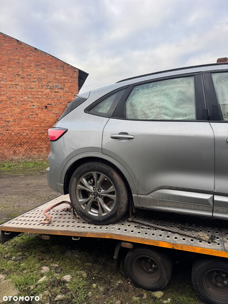 Ford Kuga 2.5 FHEV FWD ST-Line X eCVT - 3