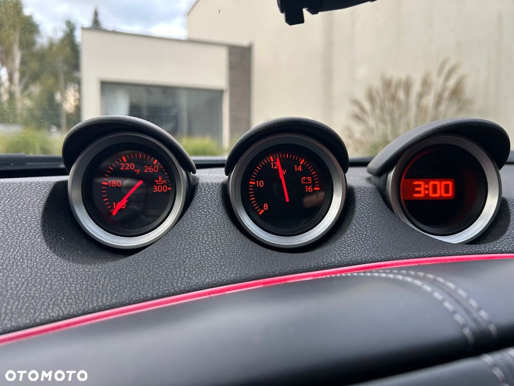 Nissan 370 Z - 32